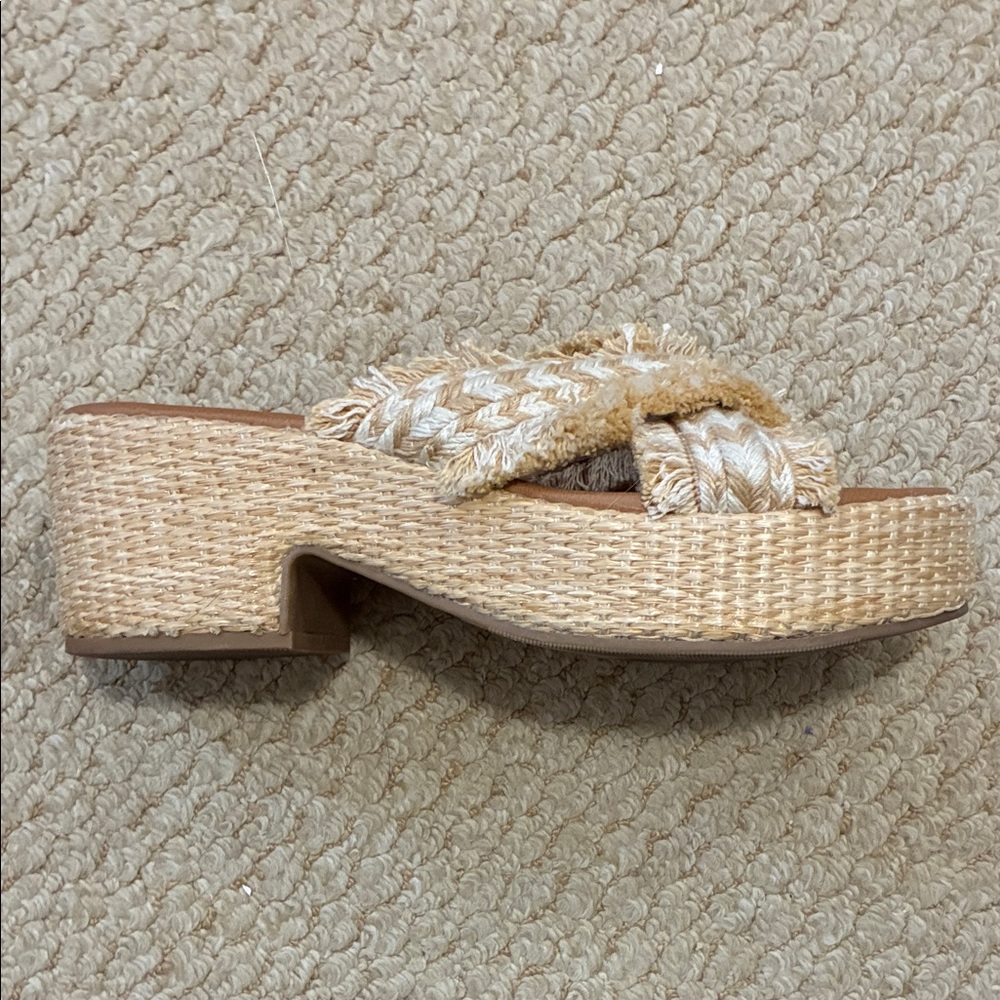 Universal Thread Boho Fringe Cross Strap Straw Platform Sandals Sz 8